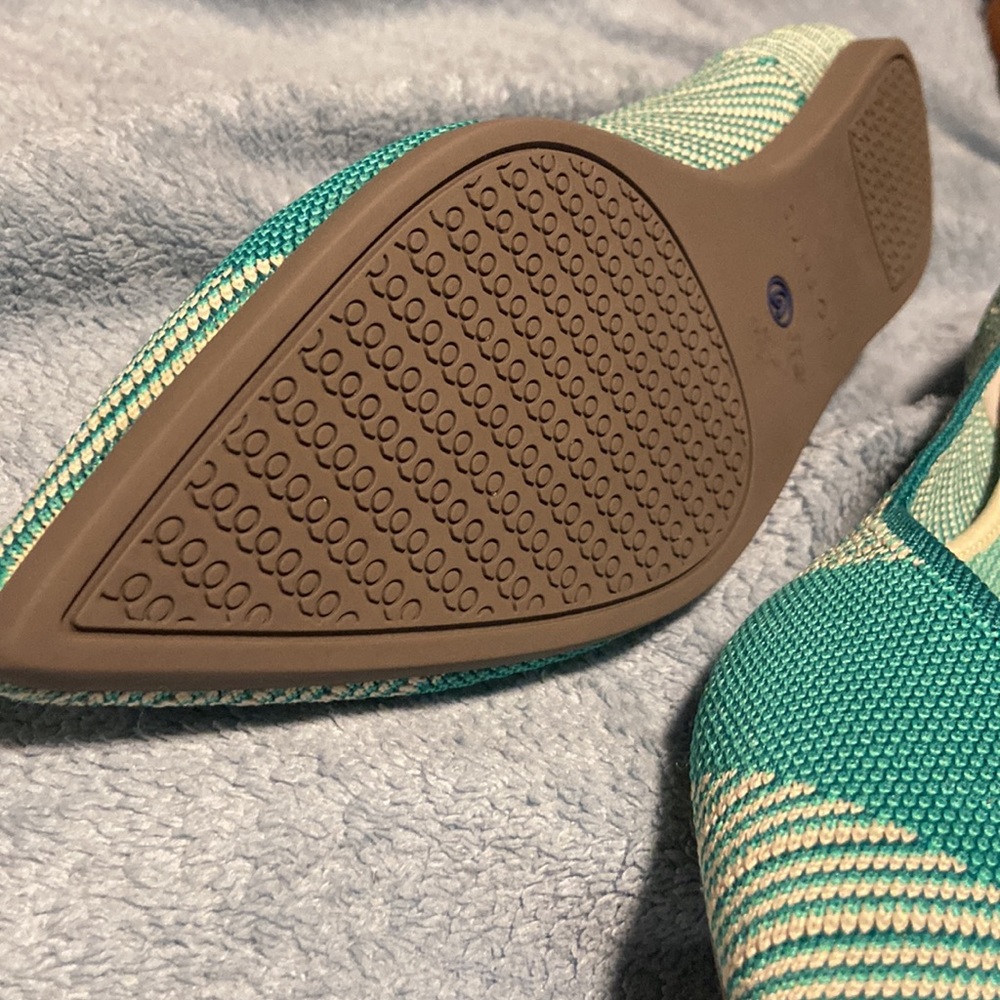 Rothy’s size 8w green and cream used but as you can see in like new condition - Picture 5 of 17